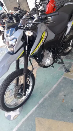 Estou vendendo moto broz nova 