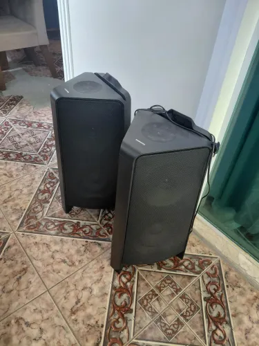 Par de Cx de som novissimas