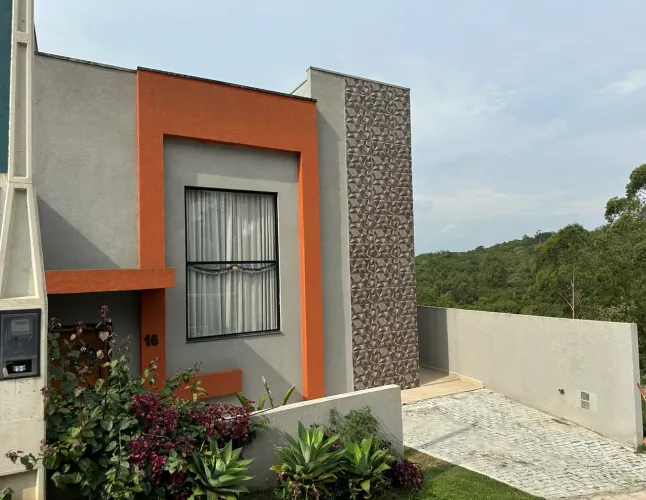 Casa Moderna com Vista Permanente para a Serra em Mairiporã | Aceita Financiamento