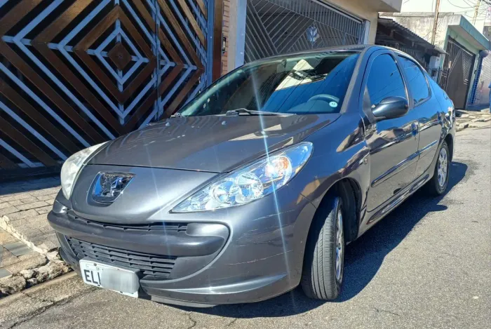 Peugeot 207 Sedan Passion XR 1.4 Flex 8V 4P 2010