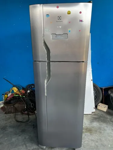 Geladeira Eletrolux Frost Free 