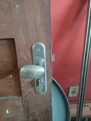 Vendo porta de madeira