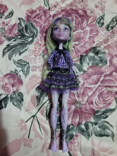 boneca Twyla da coleção 13 Desejos 13 Wishes Monster High sucata básica
