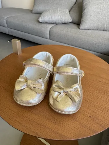 Sapato dourado menina 