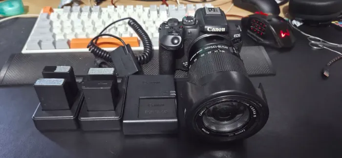 Canon EOS R10 + Adaptador + Lente EFS 18-135mm e 5 baterias 