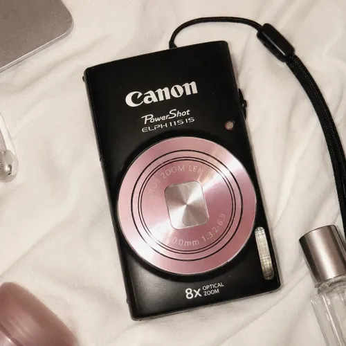 Canon PowerShot ELPH 115 IS Preta | Digicam Vintage Y2K | 8x Zoom