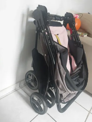 Carrinho de bebê Menina