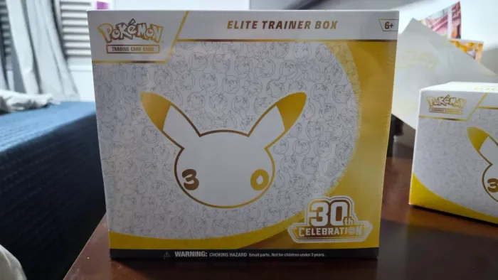 ETB Pokémon 30 Anos Celebration Inglês - Lacrada - Original