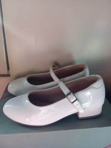 Sapato infantil Branco semi novo 29