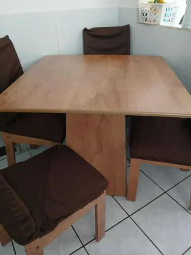 Vendo messa mdf. Com 4 cadeiras 9. *