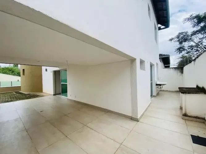 Casa em Condomínio 03 Quartos uma Suíte e 02 Vagas de Garagem no Centro de Contagem/MG.
