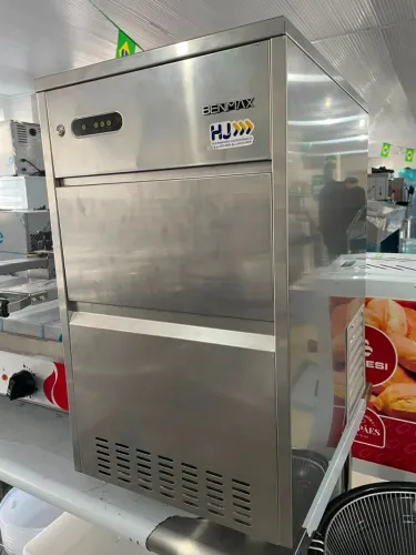 MB MAQUINA DE GELO SEMI NOVA 50/07 - BENMAX