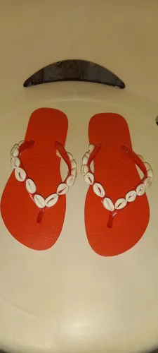 Chinelo feminino custominizado com búzios 35,36