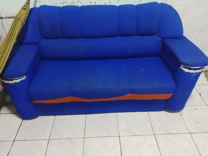 Vendo sofá de três lugares