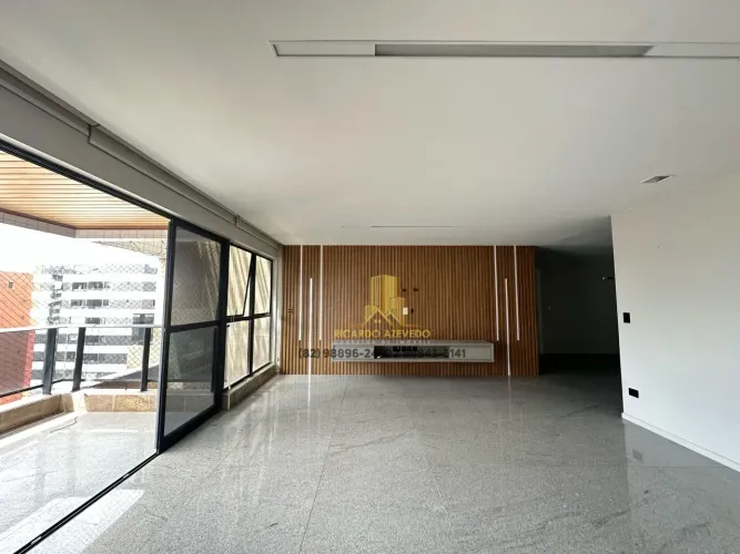 Cobertura Dúplex com 03 suítes, piscina e 04 vagas. Ponta Verde