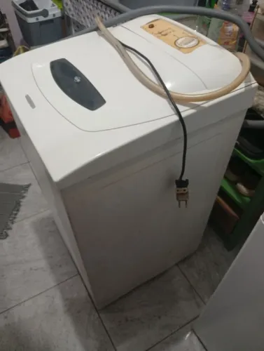 Vendo uma máquina de lavar roupas 12 kilos Usada Eletrolux Fone: *
