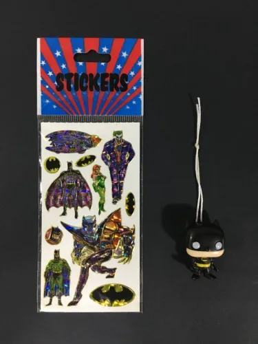 Cartela Stickers Adesivos Batman Nova Anos 90 + Mini Funko Pop DC Comics Batman Kinder Joy