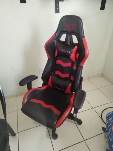 Cadeira gamer xt racer reclinável , com descanso de braço!sem detalhes muito nova
