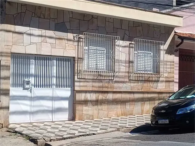 Aluga casa Vila Hortência exelente localização