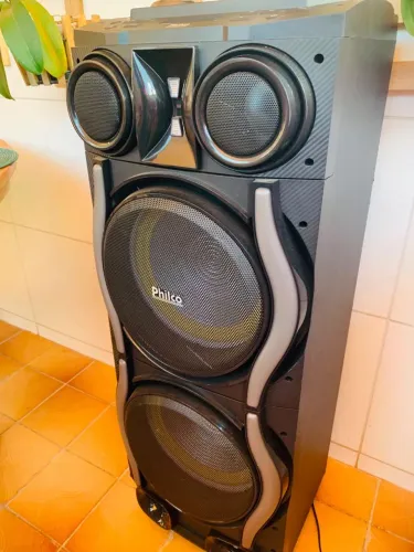 Vendo caixa de som philco top semi nova 2700 potência ótima para igreja e eventos de festa