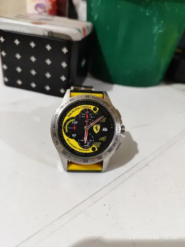 Relógio Ferrari vendo ou troco por celular poco x8 pro dou a volta.