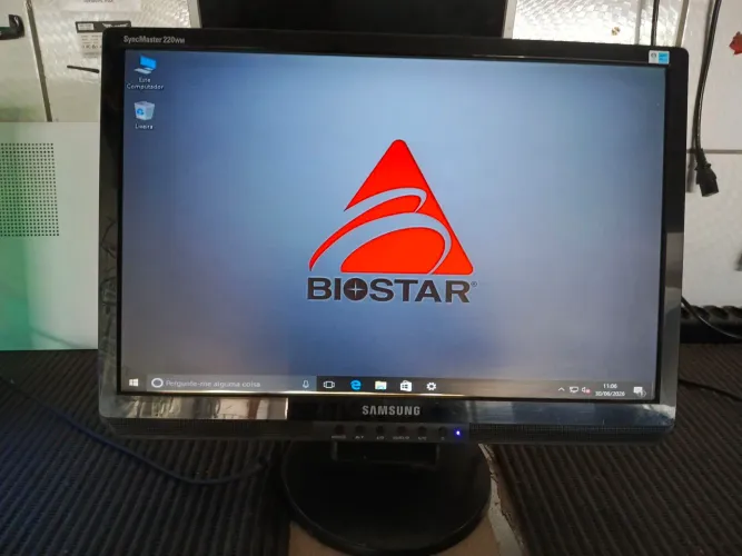 Monitor Samsung 220wm pequeno detalhe
