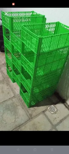 Vende-se estante de caixas plástica