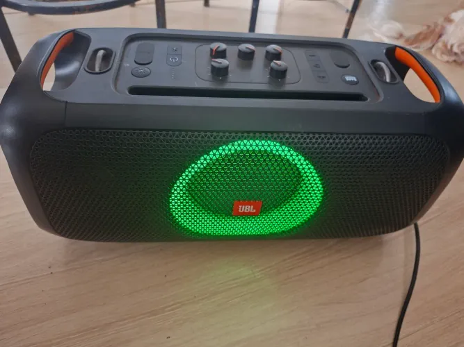Caixa jbl party box 