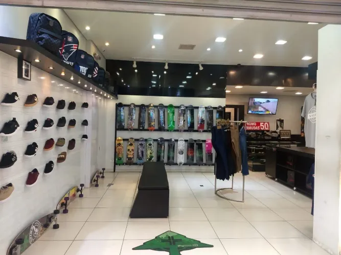 Expositor de skates e shapes