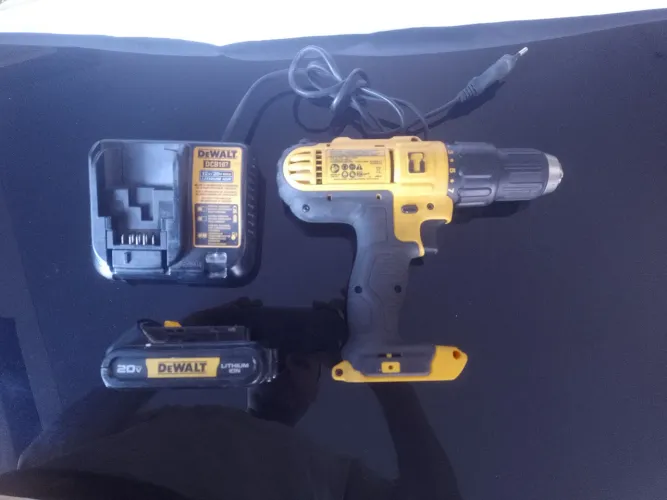 Parafusadeira DeWalt DCD776, máquina nova, bem pouco usada