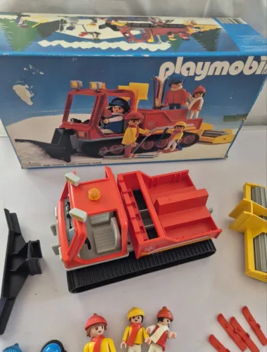 Playmobil 3469- Máquina removedora de neve e família de esquiadores com caixa