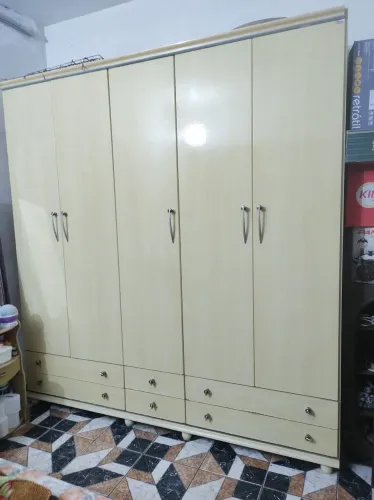 Vendo guarda roupa e cama