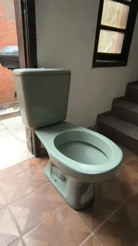 Vaso Sanitário Deca Izy Verde com Caixa Acoplada - Completo - Usado