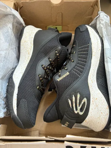 TÊNIS UNDER ARMOUR CURRY 3Z7 N. 39