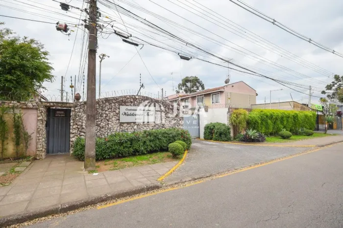 SOBRADO NO HAUER COM TERRENO ATRÁS
