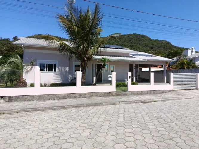 Casa com piscina no Ribeirão da Ilha, em Florianópolis.