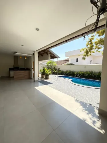 Casa de Alto Padrão no Condomínio Jardins Atenas | 3 quartos | Piscina Goiânia/GO