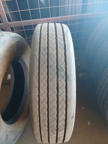 Pneus 295 80 r22.5