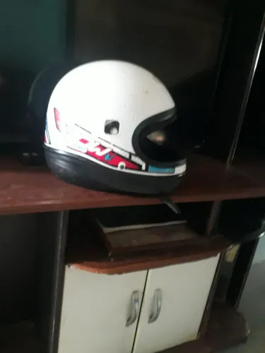 Vende se capacete 30