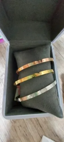 Bracelete em aço