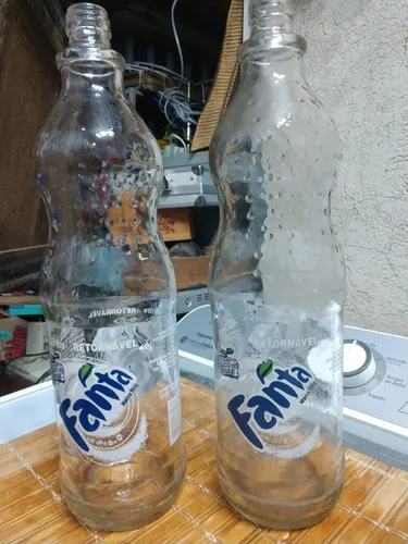 Duas garrafas antigas fanta coleção 