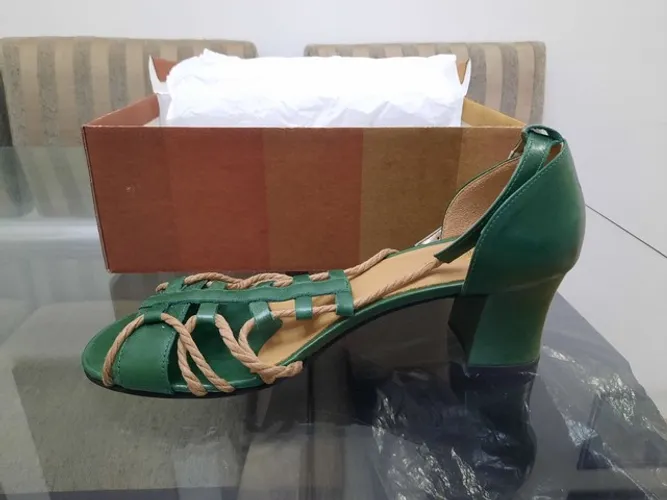 Sandália feita a mão artesanal fabricada em Franca- SP. n.38 Sem uso. 