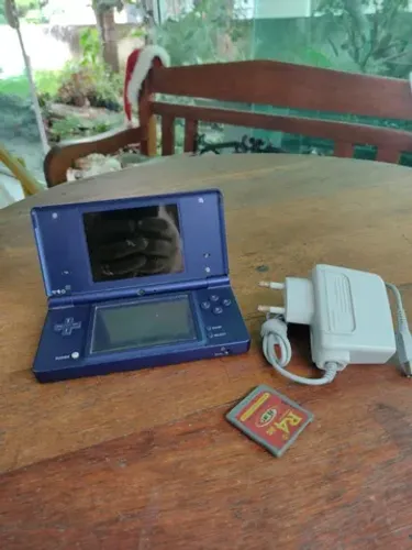 Nitendo DS com carregador (defeito)
