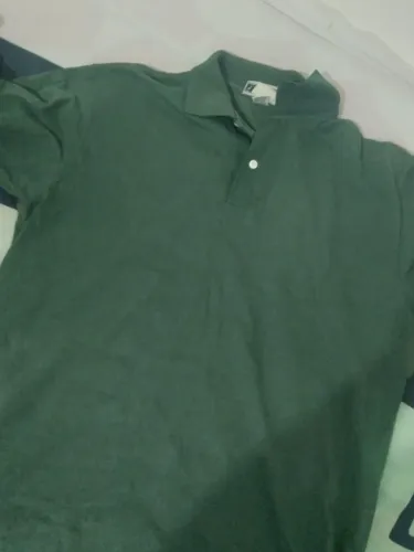 2 camisas polo cor telha e verde musgo tamanho m