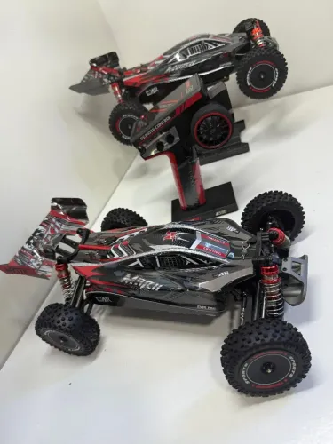 Carrinho de controle remoto 4x4 wltoys