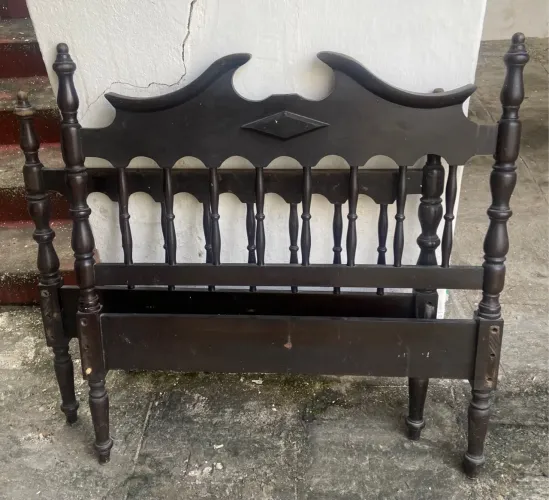 Cama de Solteiro Antiga em Madeira com Estrado - Estrutura Completa