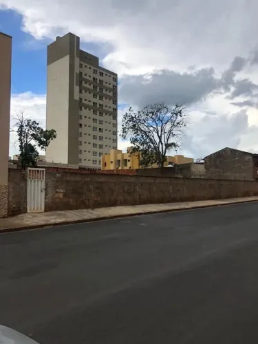 Lote/Terreno - Universitário, Uberaba