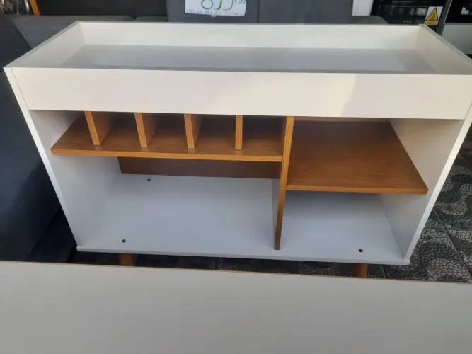 Móvel Organizador Branco e Amadeirado