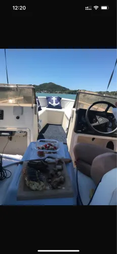 Vendo lancha 18 pés ano 1989