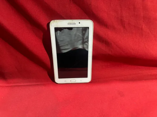 Tablet Samsung Galaxy 3 Lite 7.0  com defeito